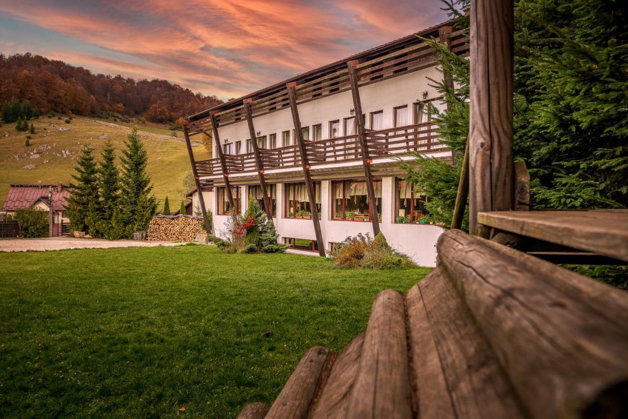 Casa Muntelui 호텔 푼다타 외부 사진